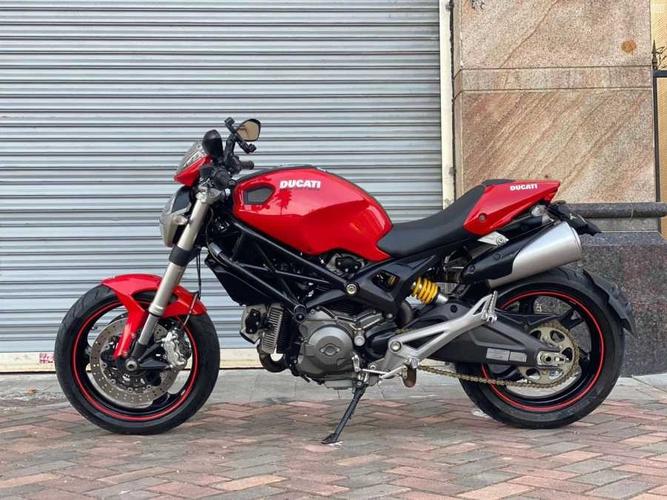 杜卡迪696是几缸车?