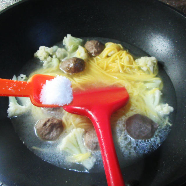 牛肉丸花菜玉米面条,健康美味,营养丰富