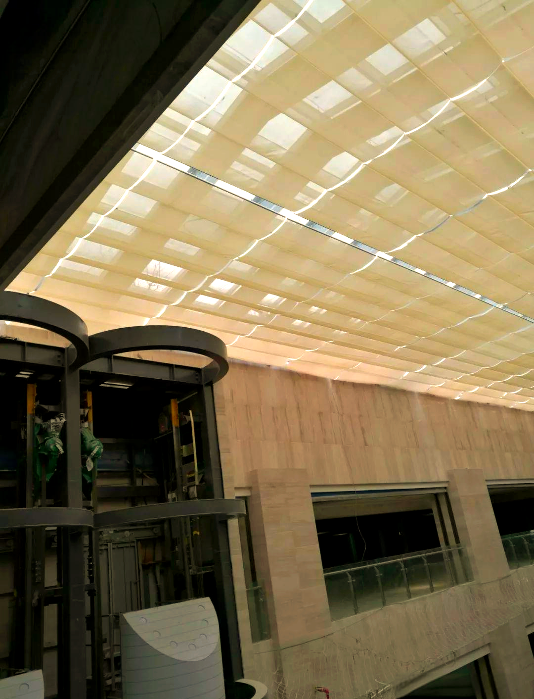 电动天棚帘:个性化遮阳解决方案