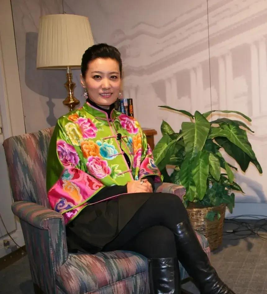 大魔王谭晶拥有天使吻过的嗓音,也有魔鬼都羡慕的好身材