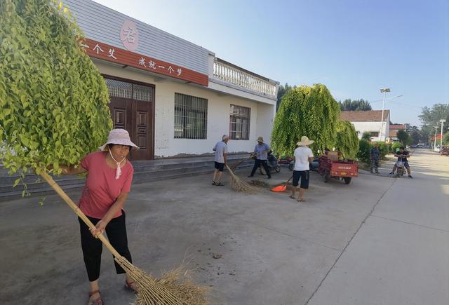 民权县龙塘镇:"老年环卫队"乡村环境整治做贡献