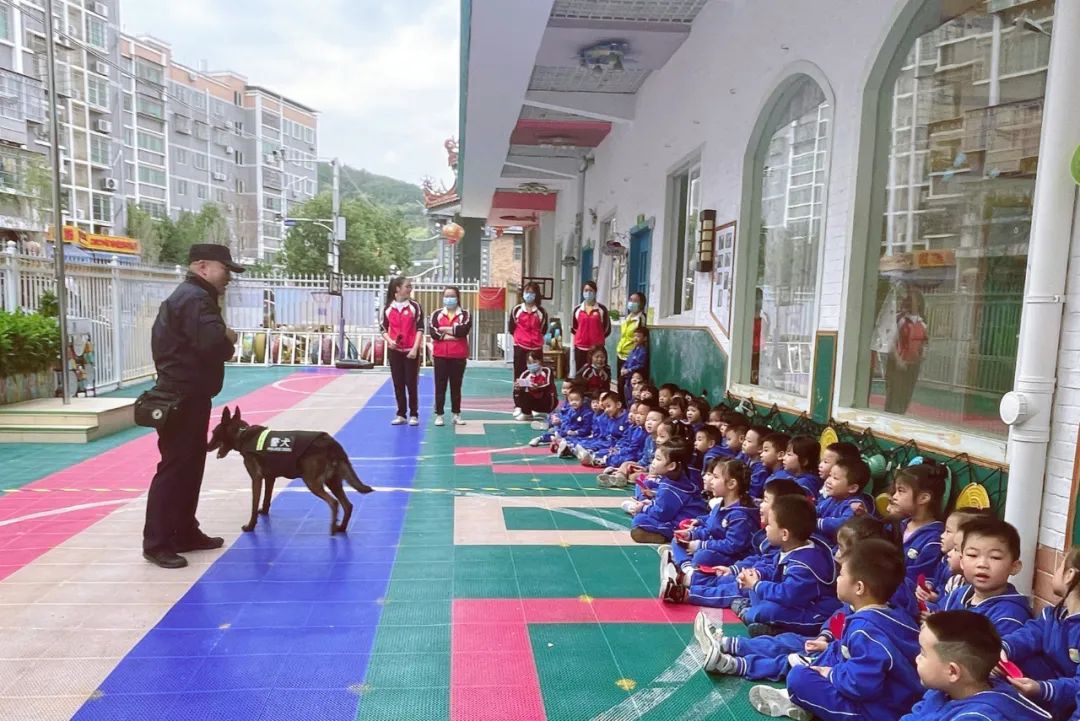 以演筑防,安全"童"行——麦兜幼儿园开展反恐防暴演练活动