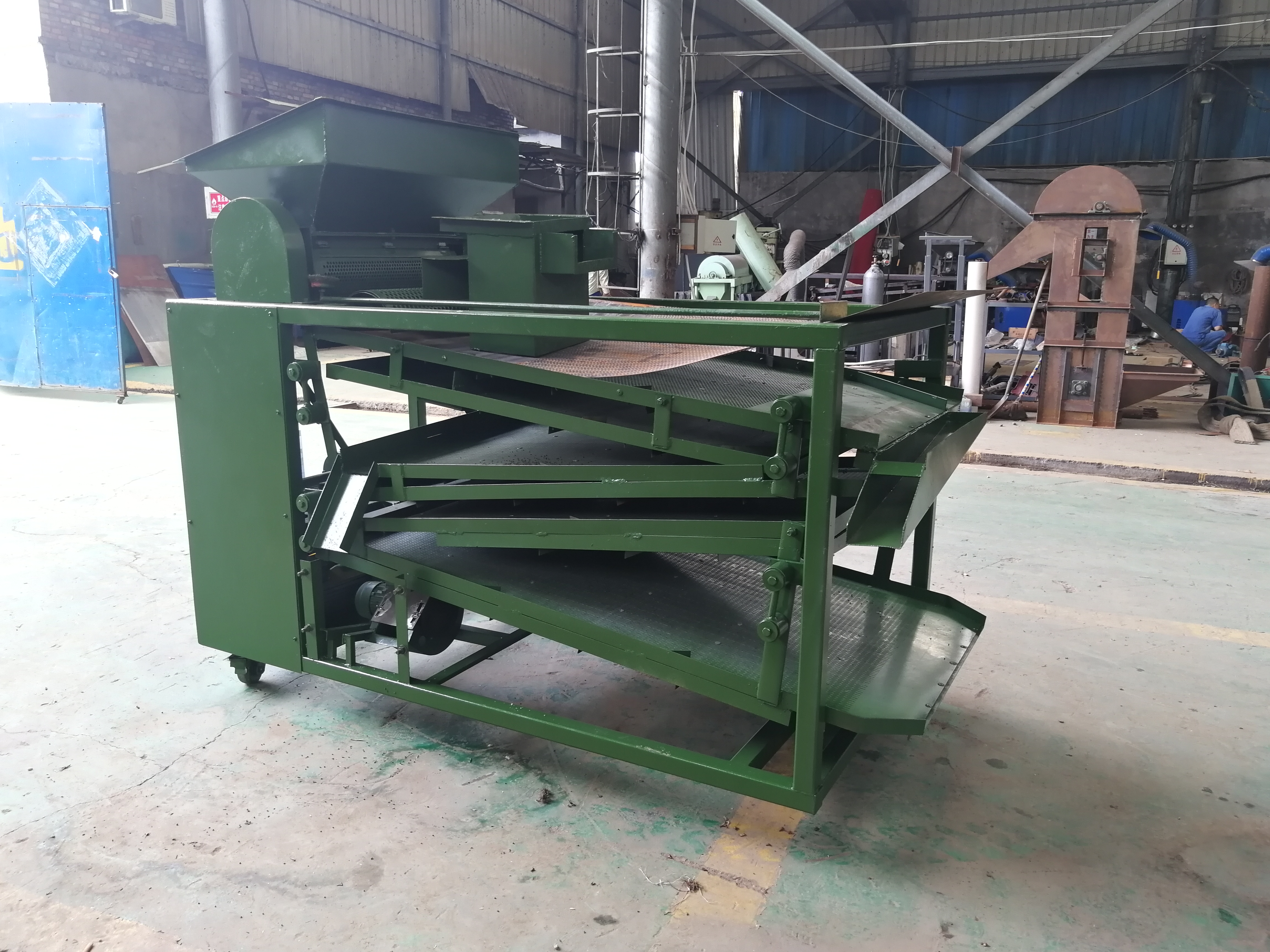 一种适合加工花椒的时产800斤的花椒电动筛