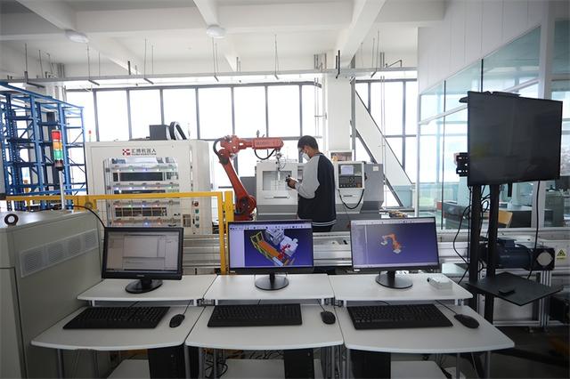 威海技师学院每年为企业培养300多名"定制"人才