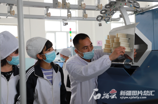 阿克苏技师学院校企合作:课堂进工厂 师傅进校园