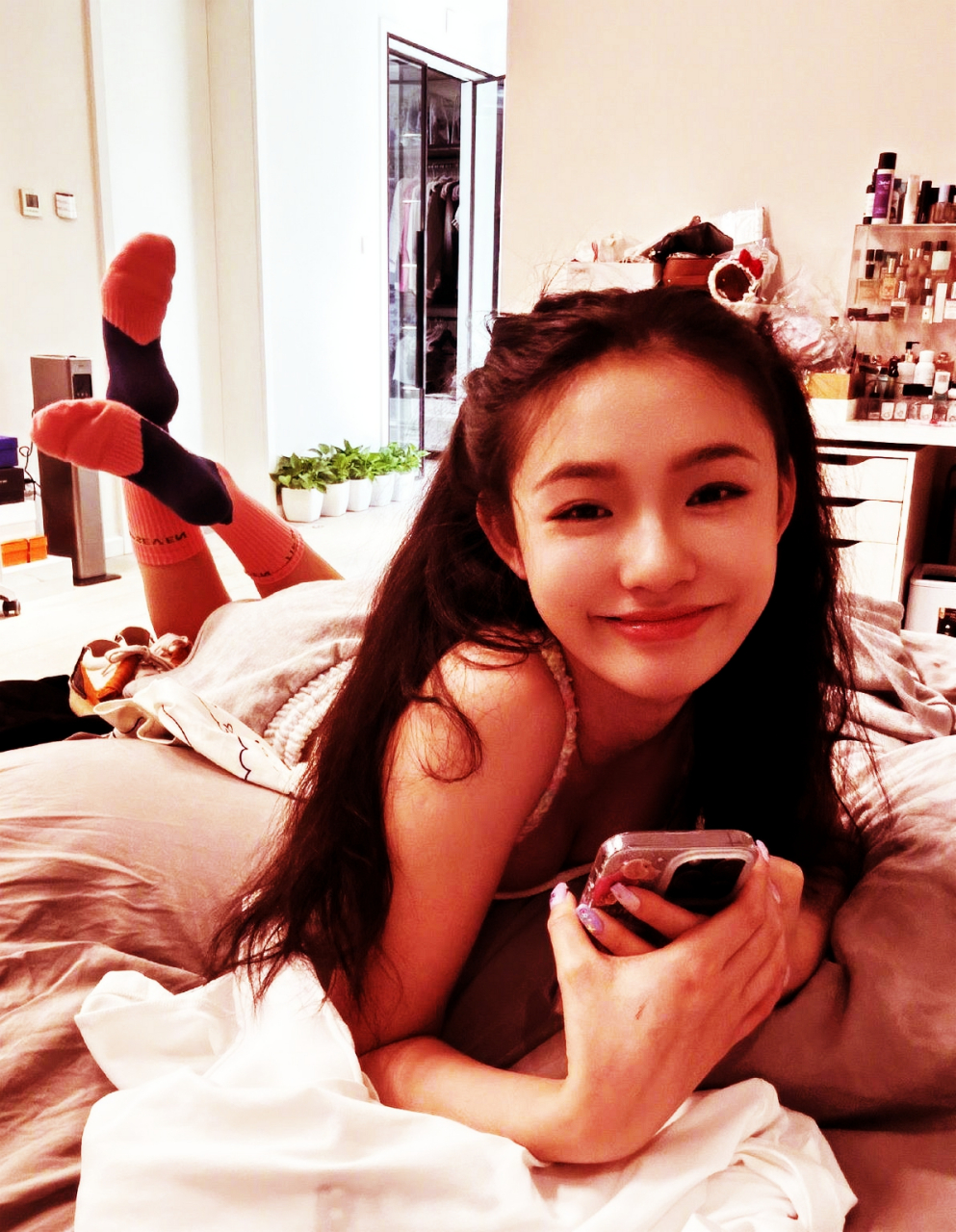 林允的自拍,第一张面对赵露思.