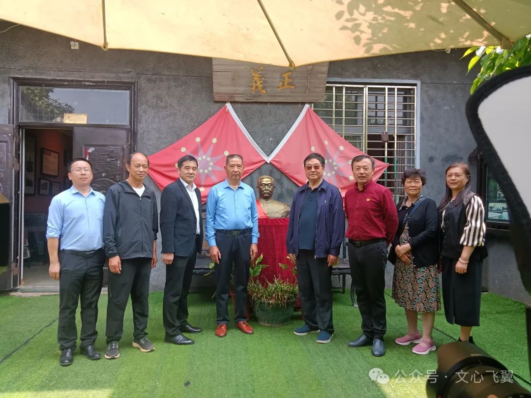 文学艺术家为"中国民间文化艺术之乡"泼墨挥毫-湖北日报