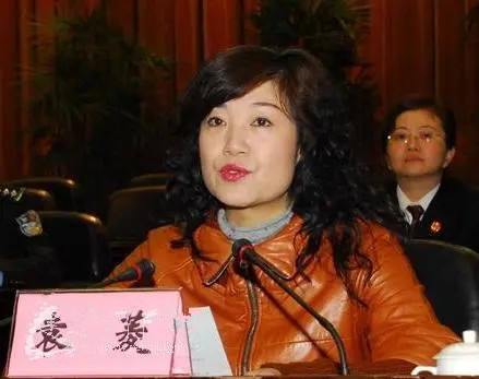 贪财好色的女贪官,包养小白脸无数,最后法网恢恢