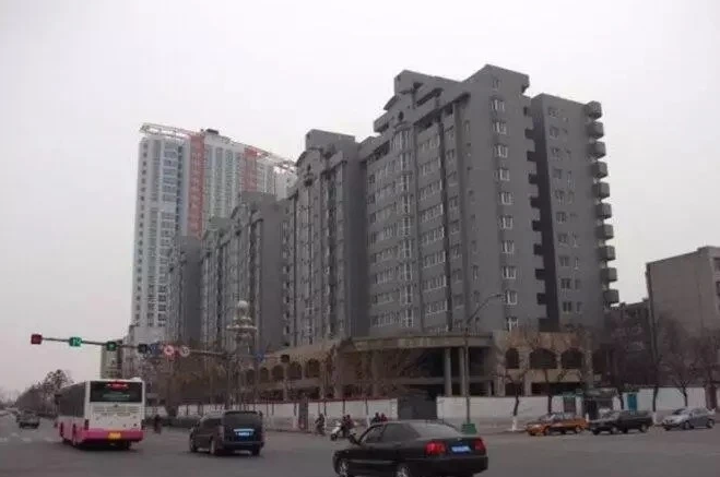 南阳卧龙路一20多年烂尾楼——碧源花园正式复工