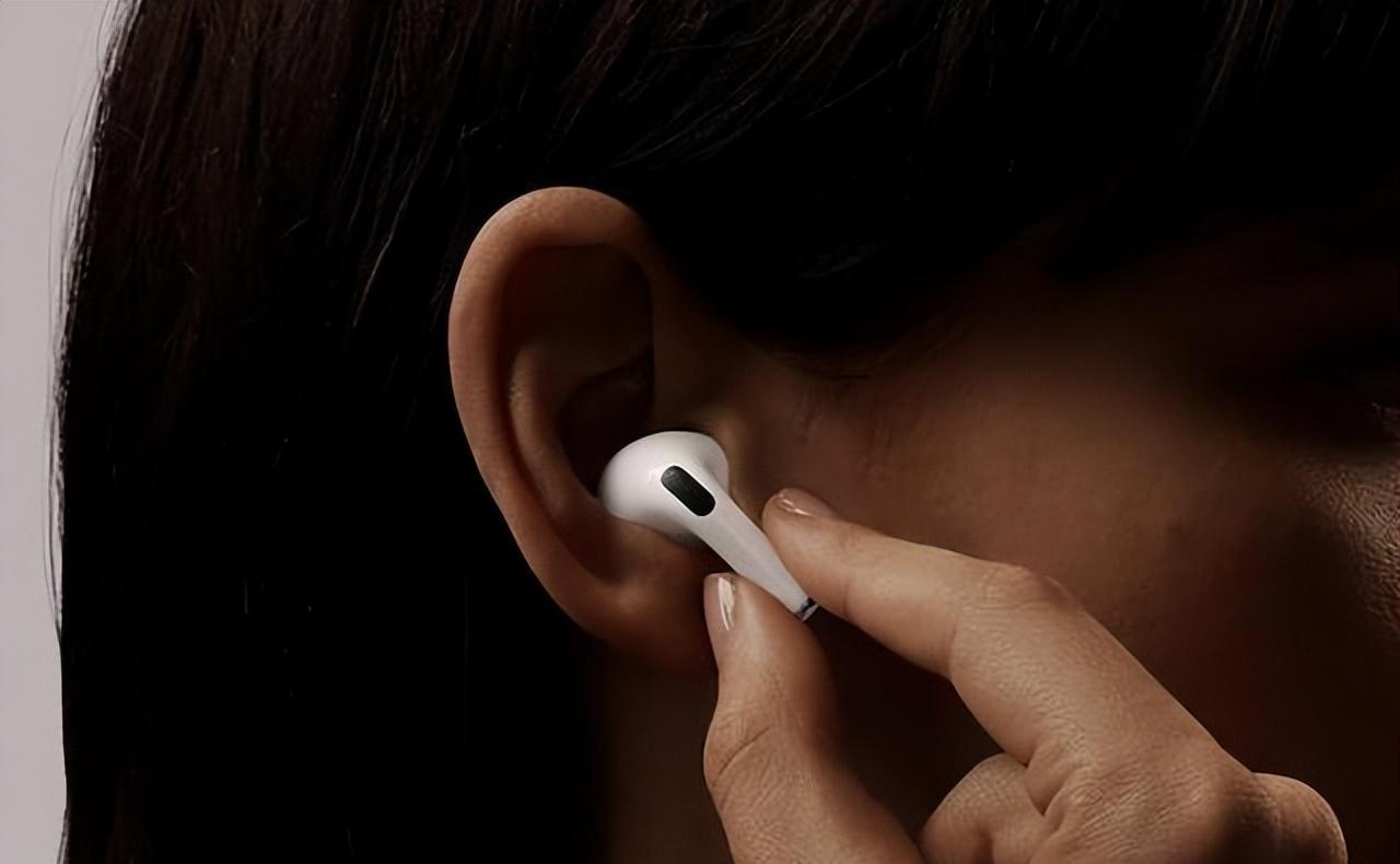 请问半入耳式蓝牙耳机哪个牌子好(耳塞式蓝牙耳机什么牌子的好)