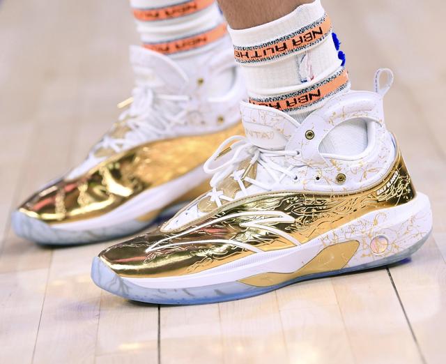 颁发戒指之夜,汤普森上脚克雷八代"金色血液"款