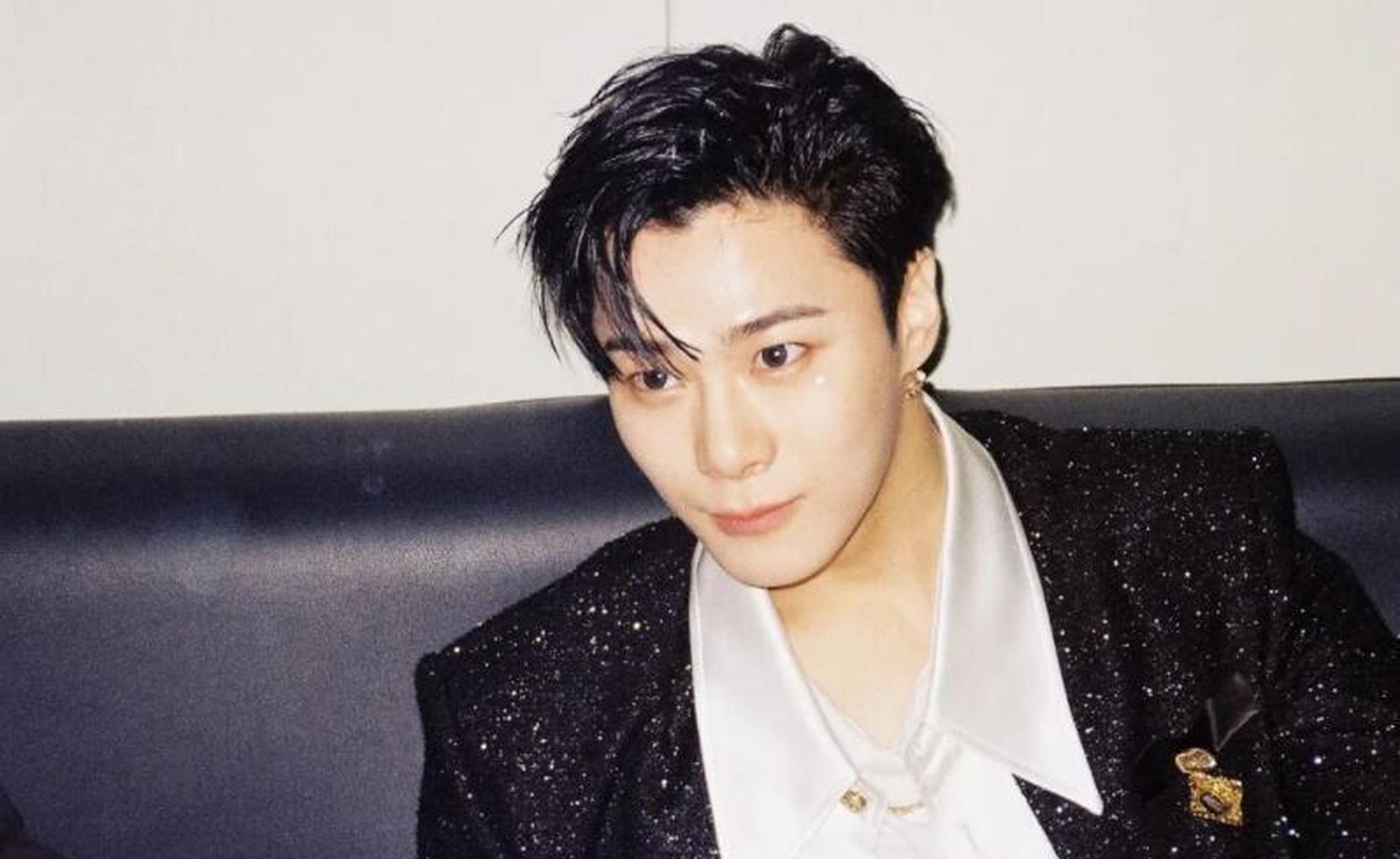 4月20日,据韩媒报道,韩国男团astro成员文彬,于19