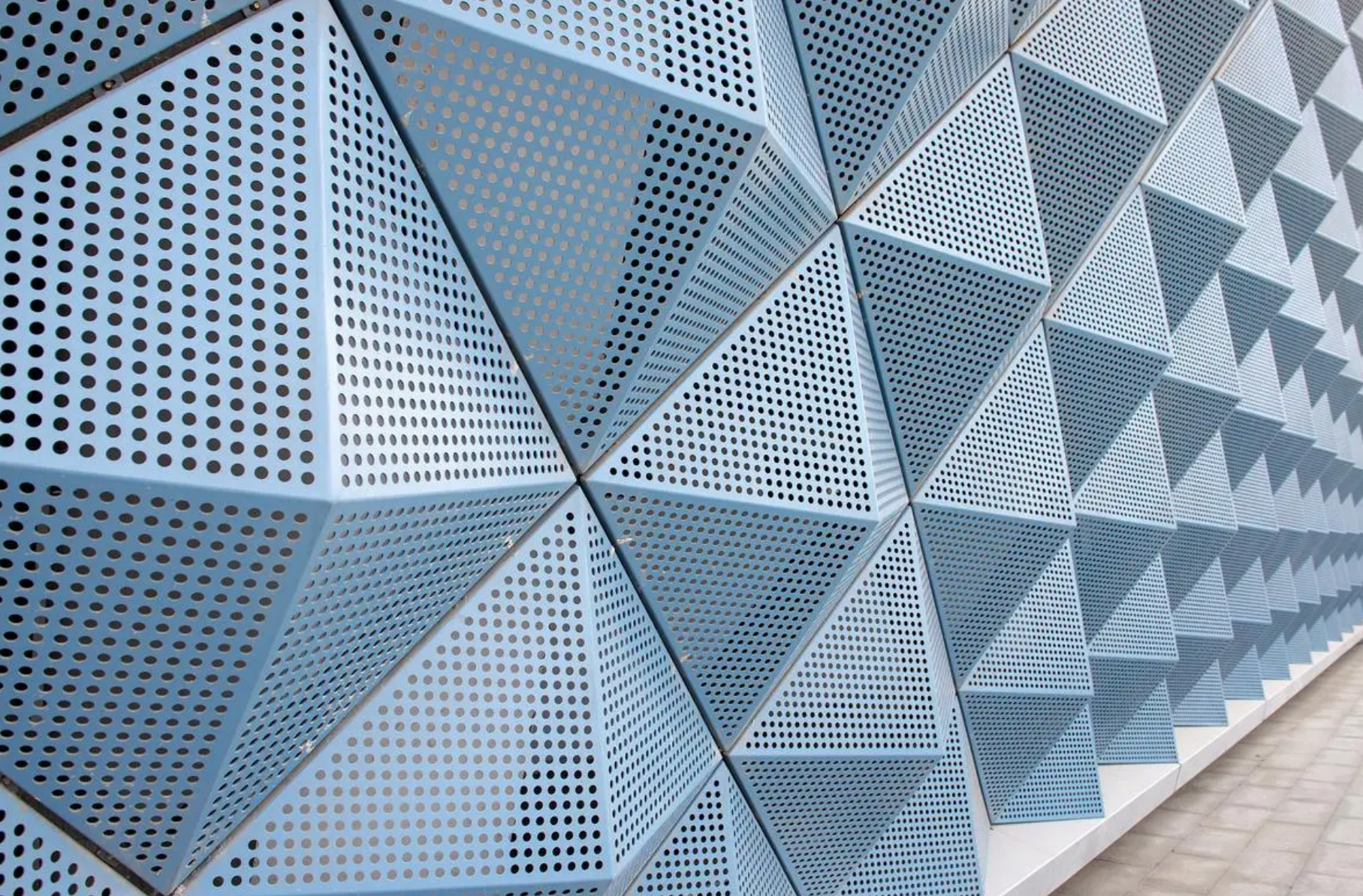 冲孔铝单板的多样安装方式:创造独特墙面效果的艺术之选