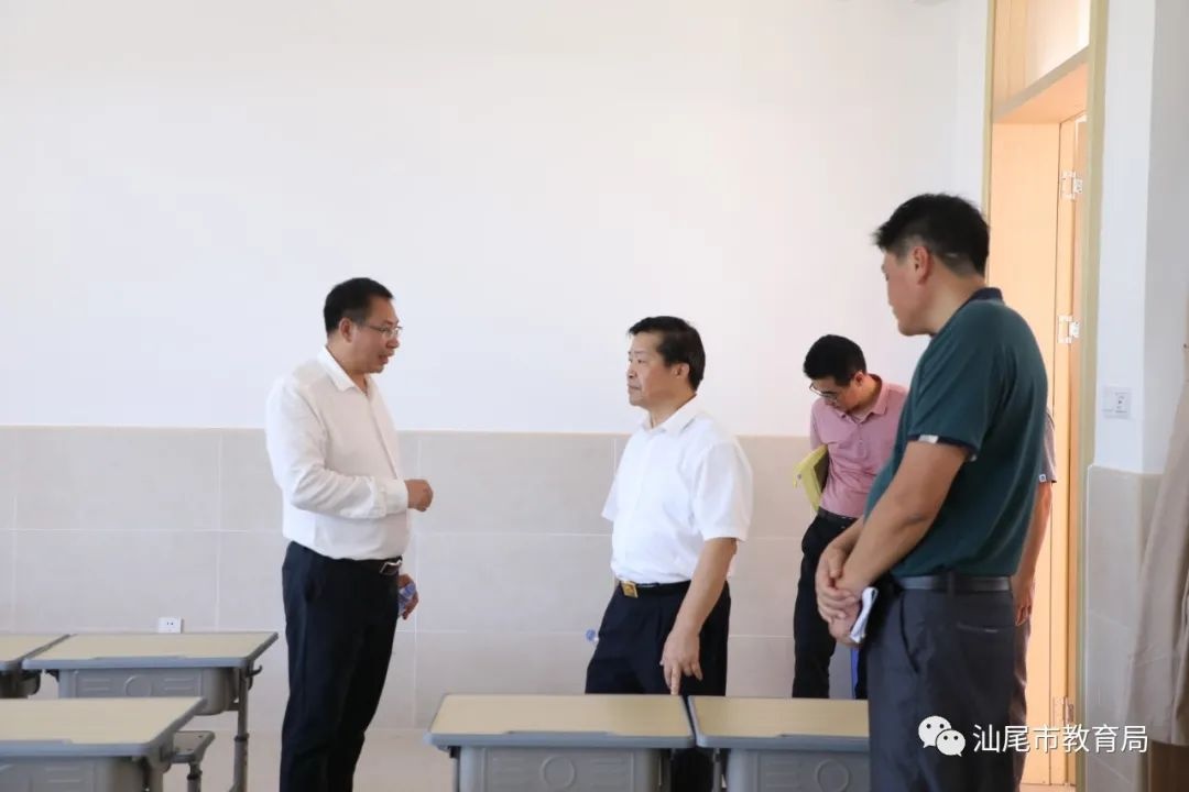 市政府副秘书长余振光调研市第二小学