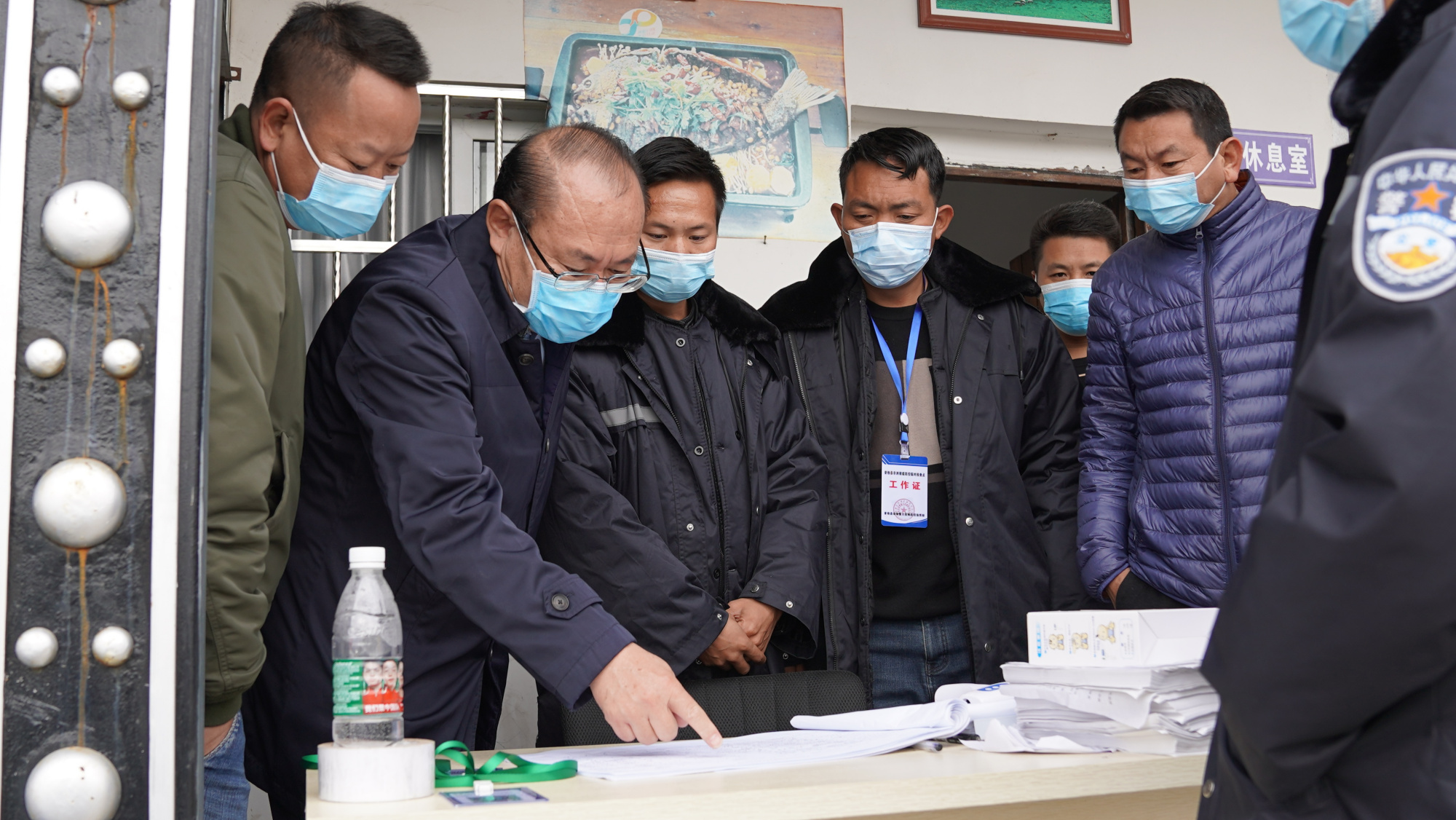 逢人逢车必查 牢牢守住"外防输入"关口——苏正清调研交通检疫卡点