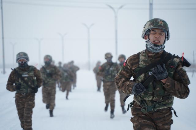 国防在线年终策划|风雪砺兵图②:沙场点兵