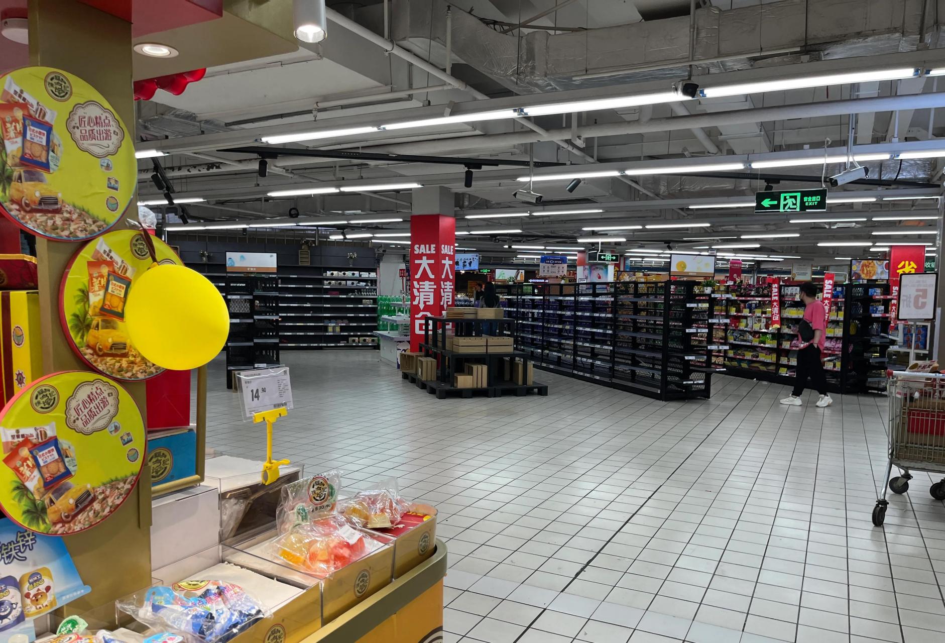 汉阳区王家湾家乐福"十升店"真的"凉凉"了,昨天下午去逛家乐福,整个