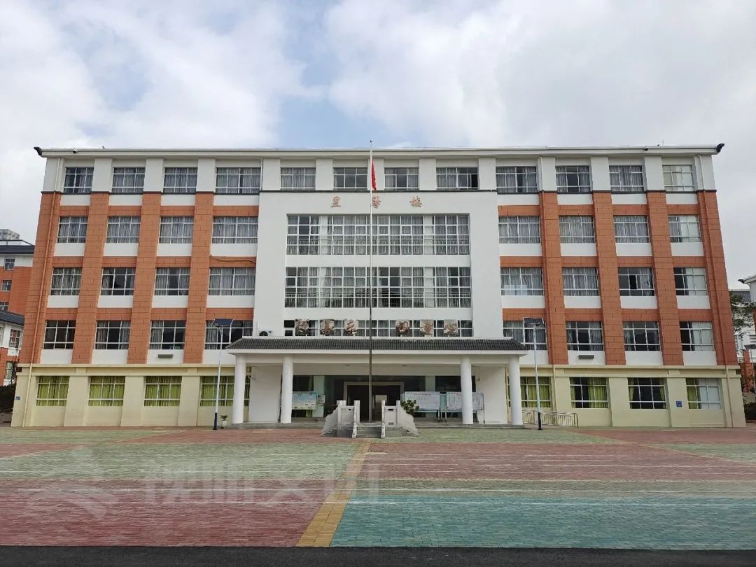 哇!文山刚完工的这所小学太漂亮了
