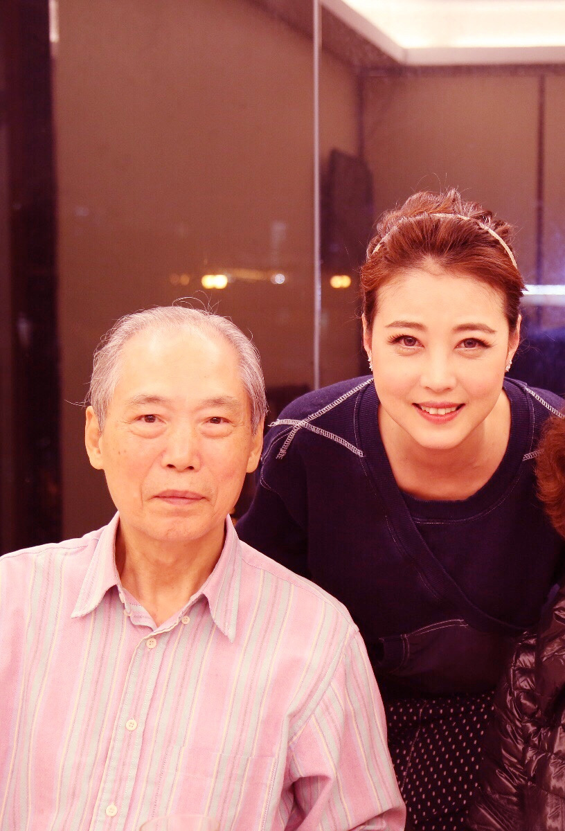 周海媚:离过一次婚,与小男友恋爱后定居北京
