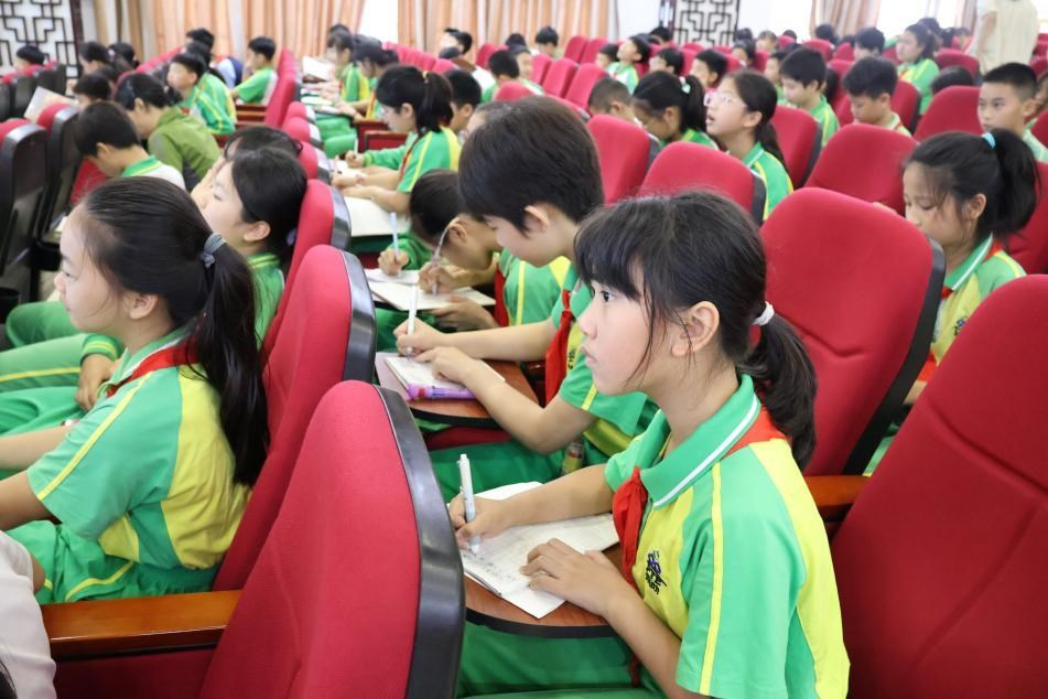 番禺区南村镇中心小学开展广州市"青春健康"百课进学校教育活动