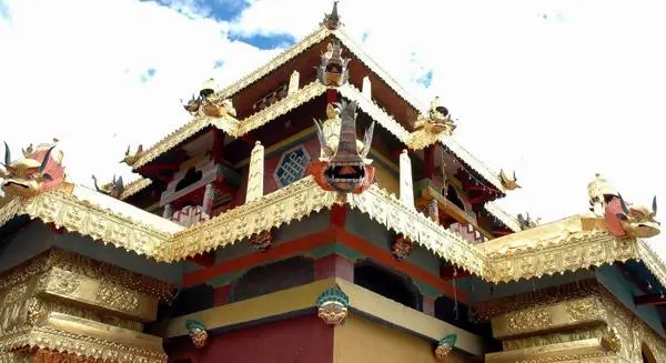 阿宗寺:弘传大圆满教法闻名遐迩的宁玛派寺院,是莲师的功德圣地