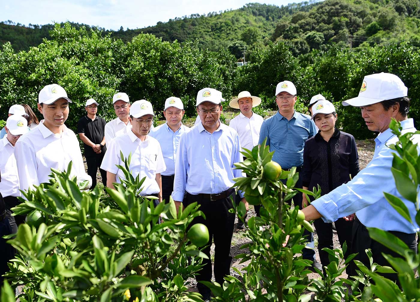 玉溪市委市政府到华宁县开展重点项目现场观摩教学 看建设"一极两区"