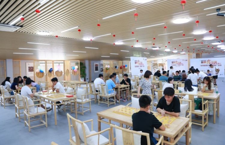 "全民健身日"象棋推广深圳主会场 大师李少庚带来公益讲堂