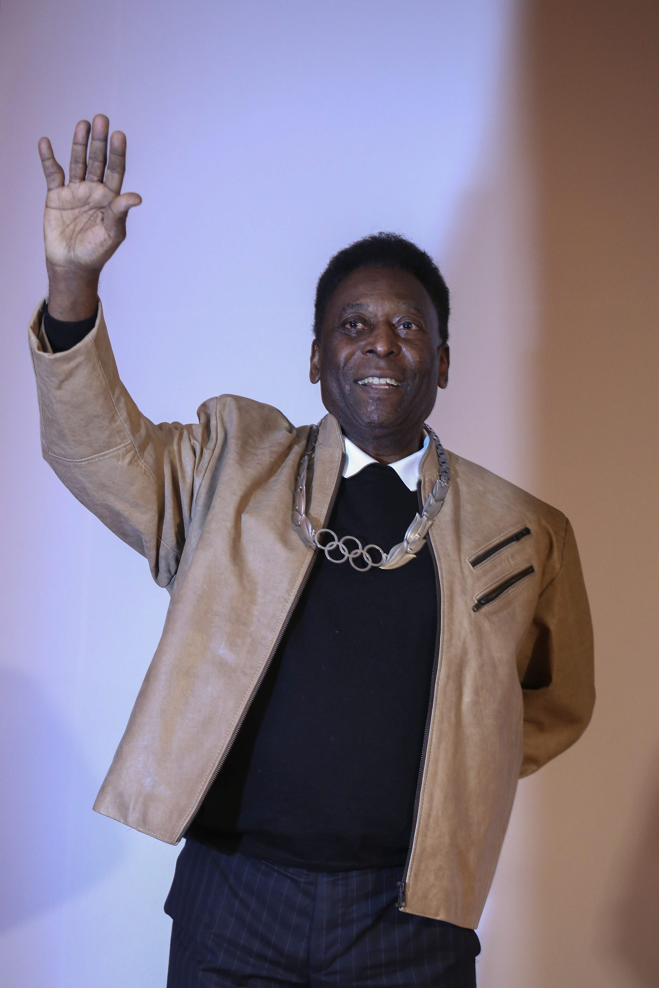 巴西各界为"球王"贝利庆祝80岁寿辰