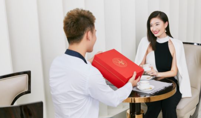 求人办事时,是先送礼还是后送礼?记住这6个原则,人脉越来越广