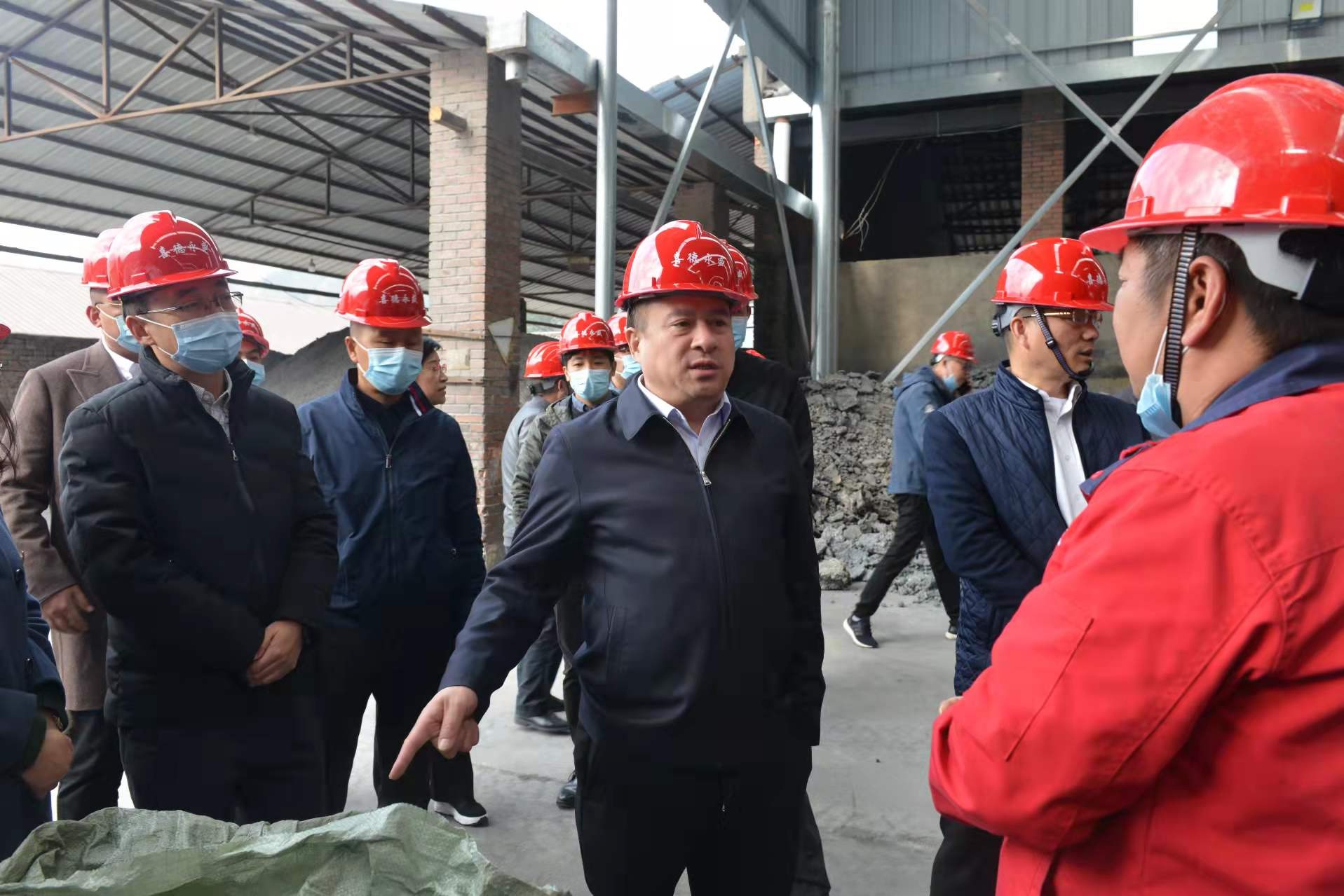 向贵瑜在喜德调研重大项目建设和企业生产经营等工作