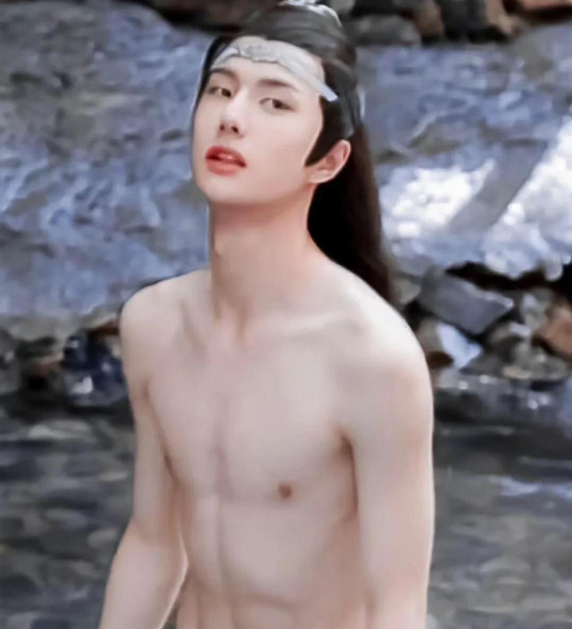 网友:王一博这身材没谁了,腹肌,胸肌该有的都有 想不到平时高高瘦瘦的