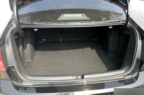 速腾后备箱弹起后回落