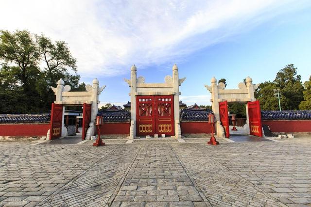 棂星门:天坛公园中的古代祭坛门式