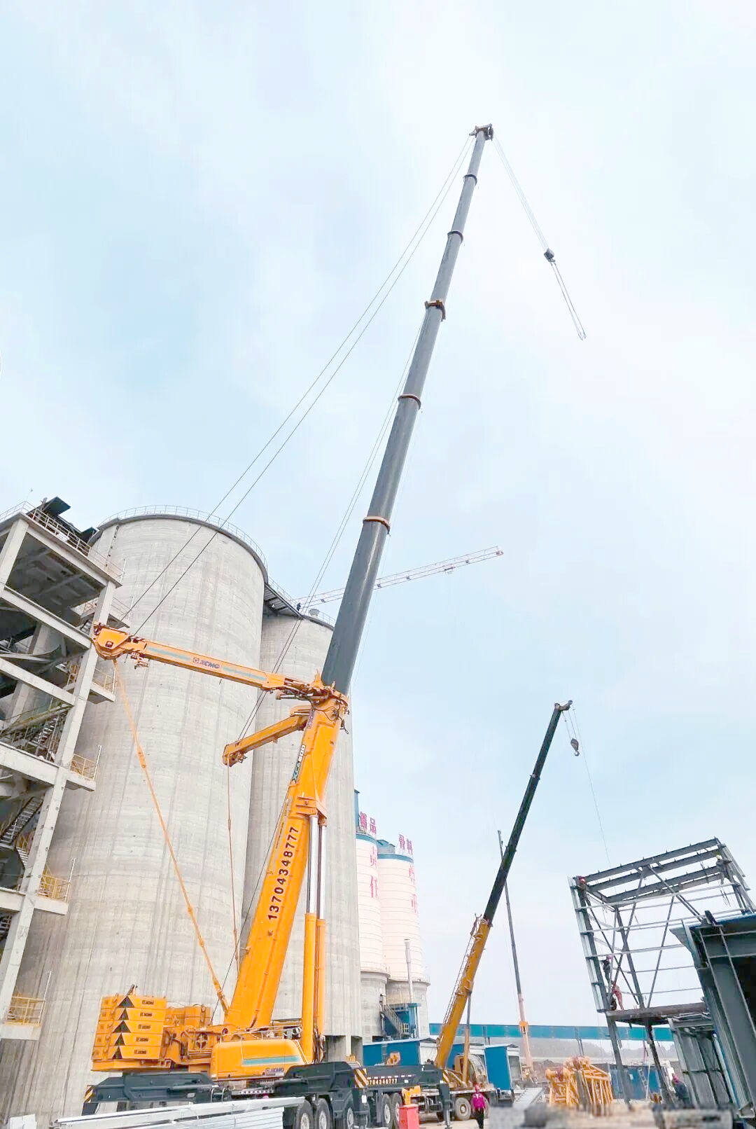 徐工600吨吊车:大型项目中的极限挑战与精彩表现