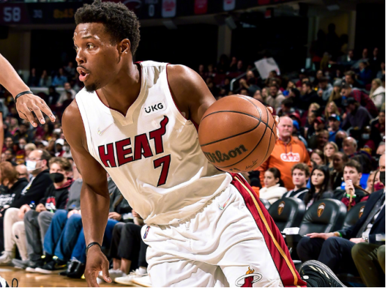 爱神聊发少年狂!独揽23分带队轻取热火,塔克23分成空砍