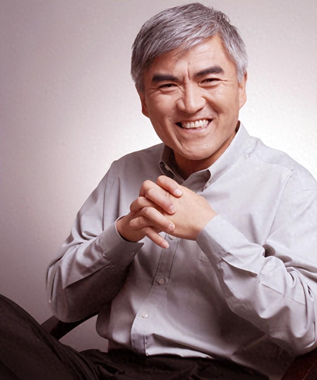 著名男星袁苑:与演员妻子相爱相杀,生活中有洁癖