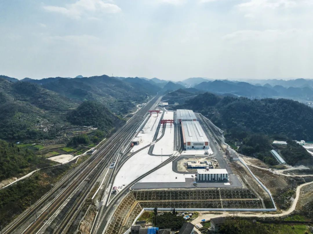 贵绳集团新建铁路专用线开通使用