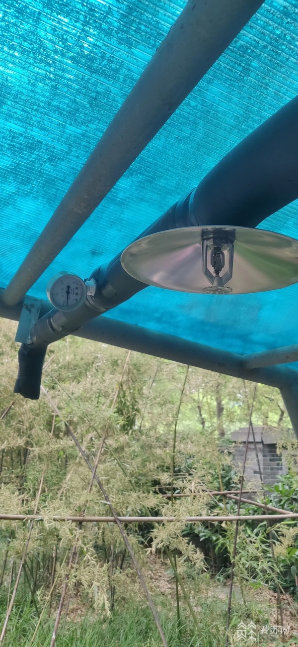 电动车棚起火 简易喷淋系统发挥大作用