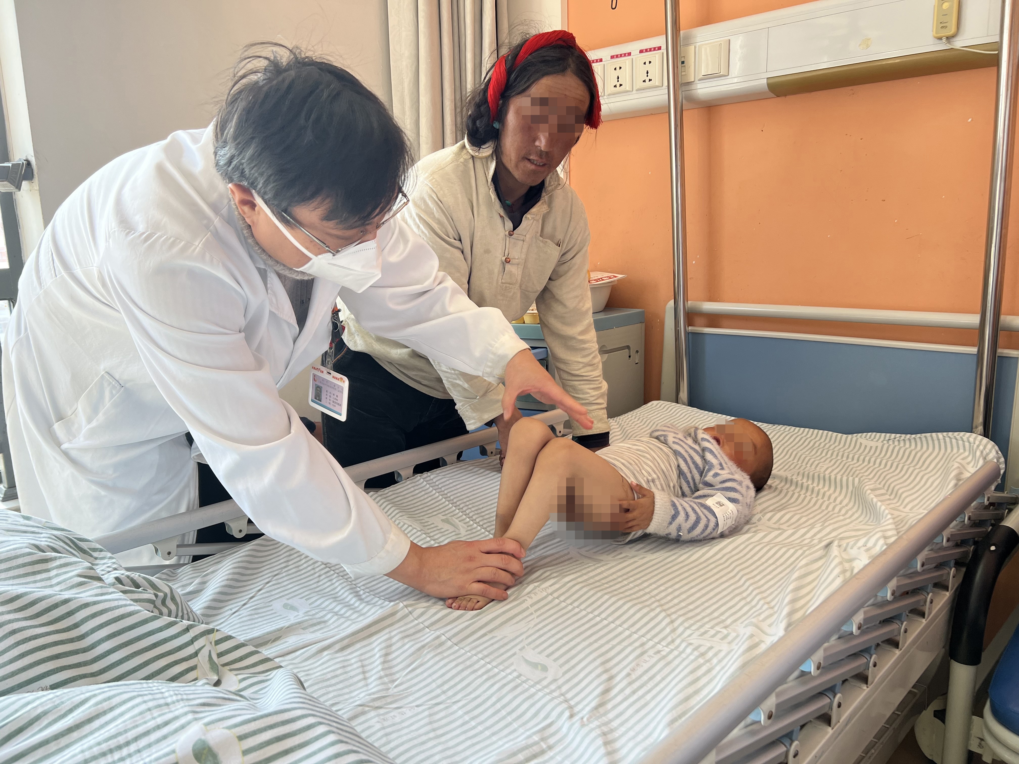 15名来自西藏的髋关节发育不良患儿,在上海接受公益手术