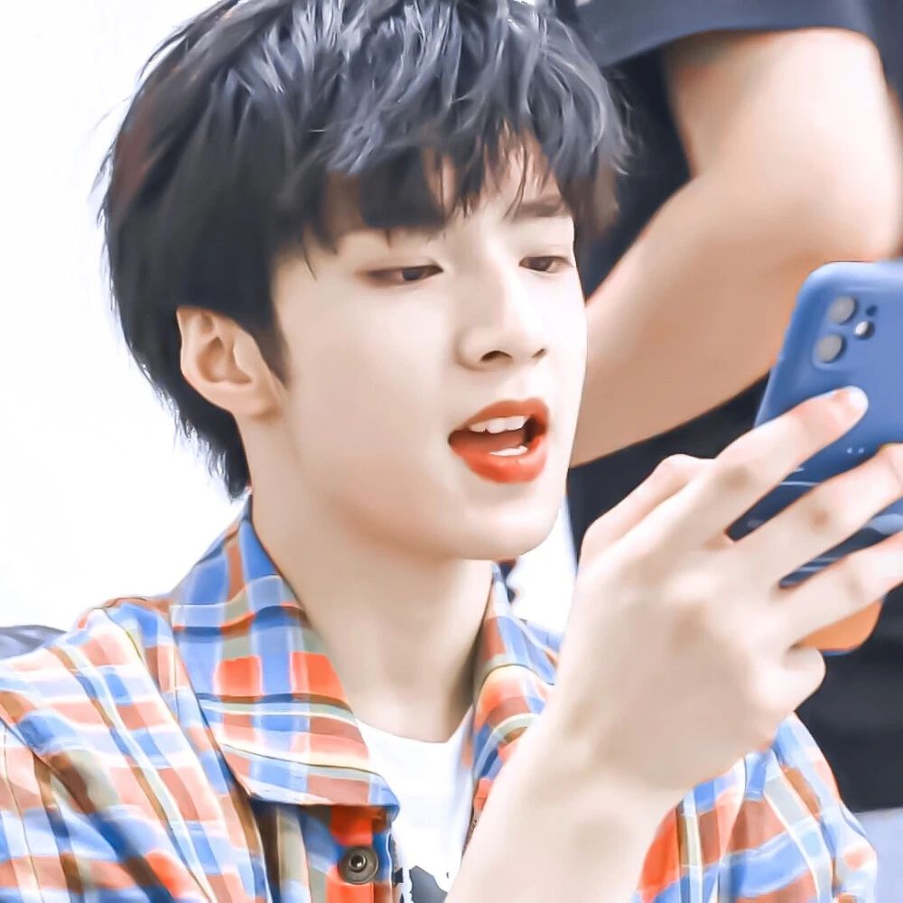 刘耀文被女同桌嫌弃三年,还划分三八线,只因他话太多