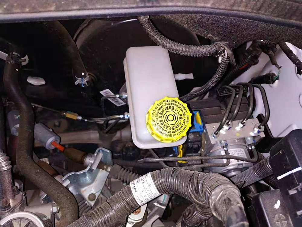 拆解刹车油壶盖子,没想到小小的盖子还暗藏玄机