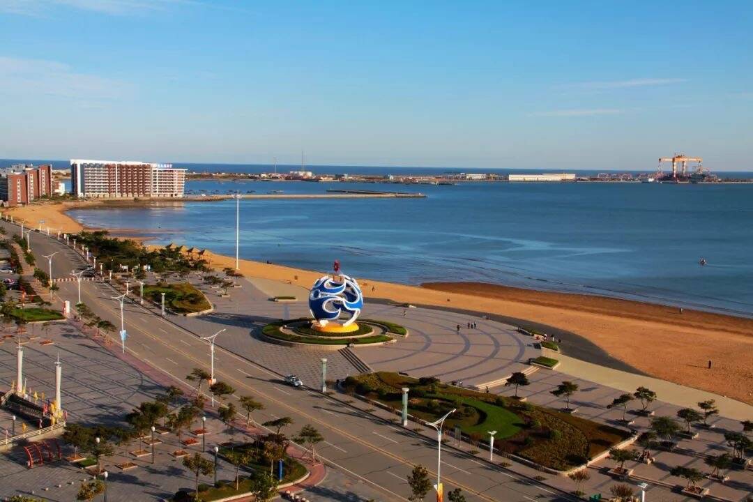 跑"海马"游海阳|跑步就像逛风景 在跑道赏万米沙滩