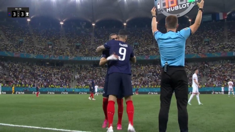 本泽马加时赛伤退,吉鲁替补登场!