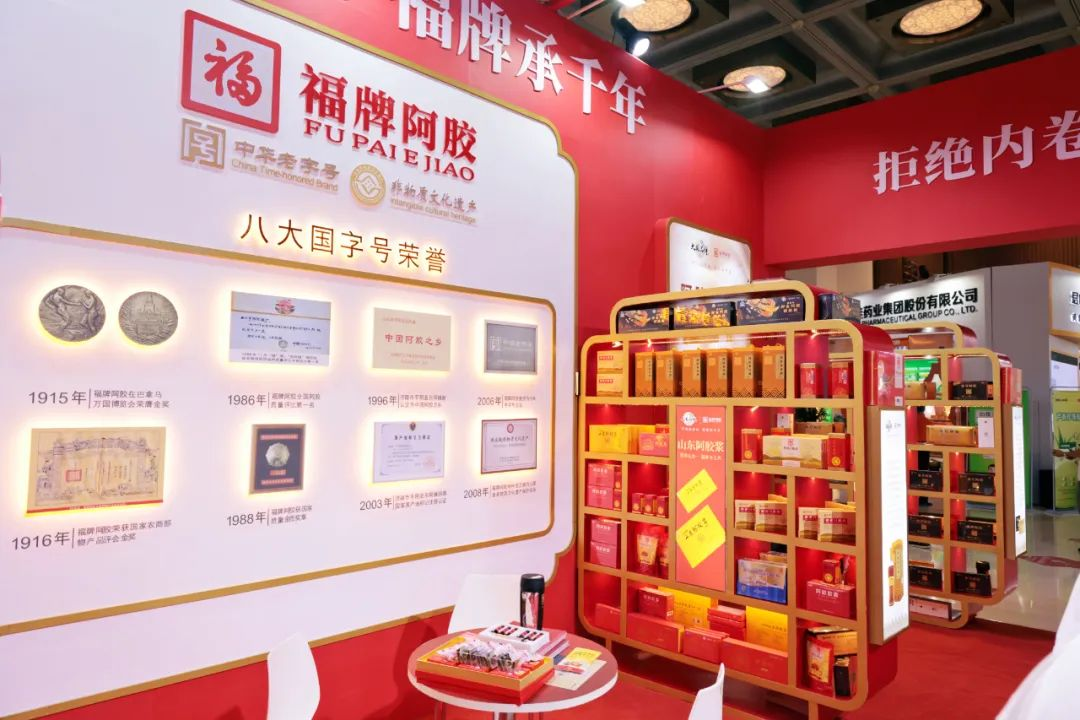 福胶集团总裁杨铧荣获"医药工业领军人物"称号