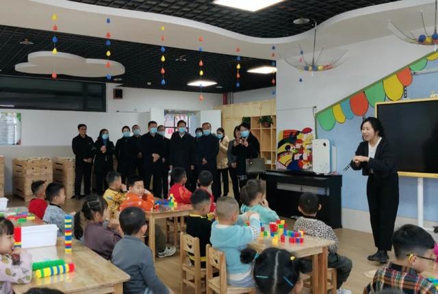 榆林市人大常委会副秘书长杨颜一行深入榆阳区调研指导学前教育工作