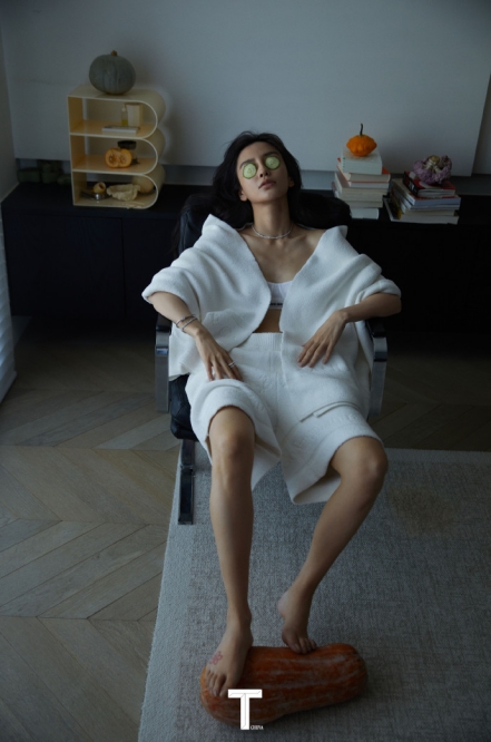 angelababy晒美照「超长脚指甲」挨批太恶心 她亲上火线求饶