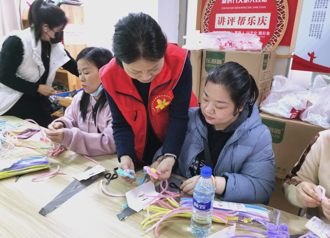 社区diy活动庆祝"三八"妇女节