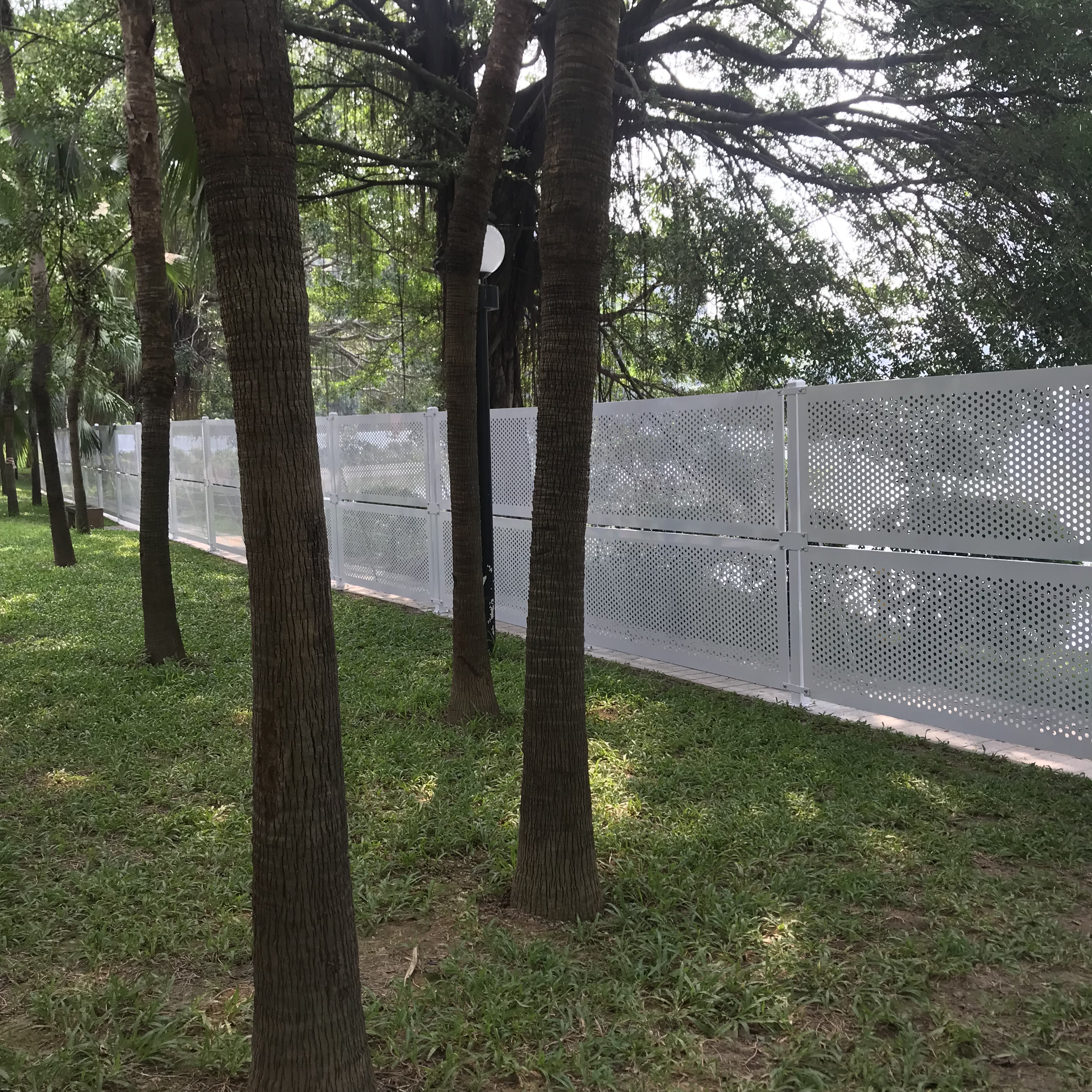 建筑工地围墙冲孔围挡 绿色烤漆冲孔护栏