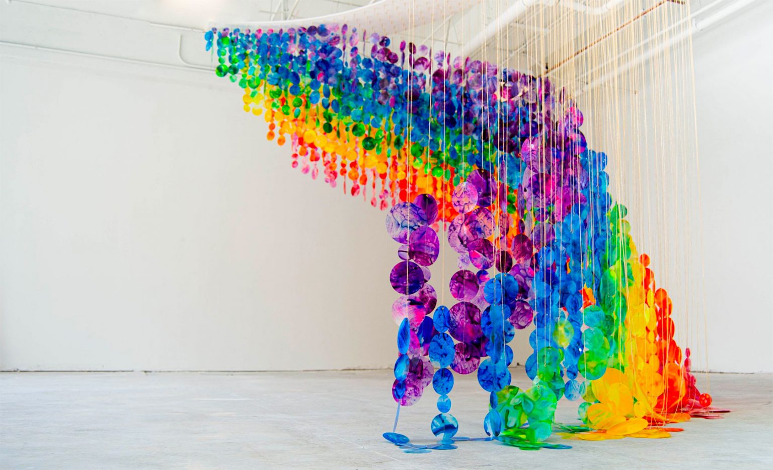 简·齐克的彩虹艺术装置