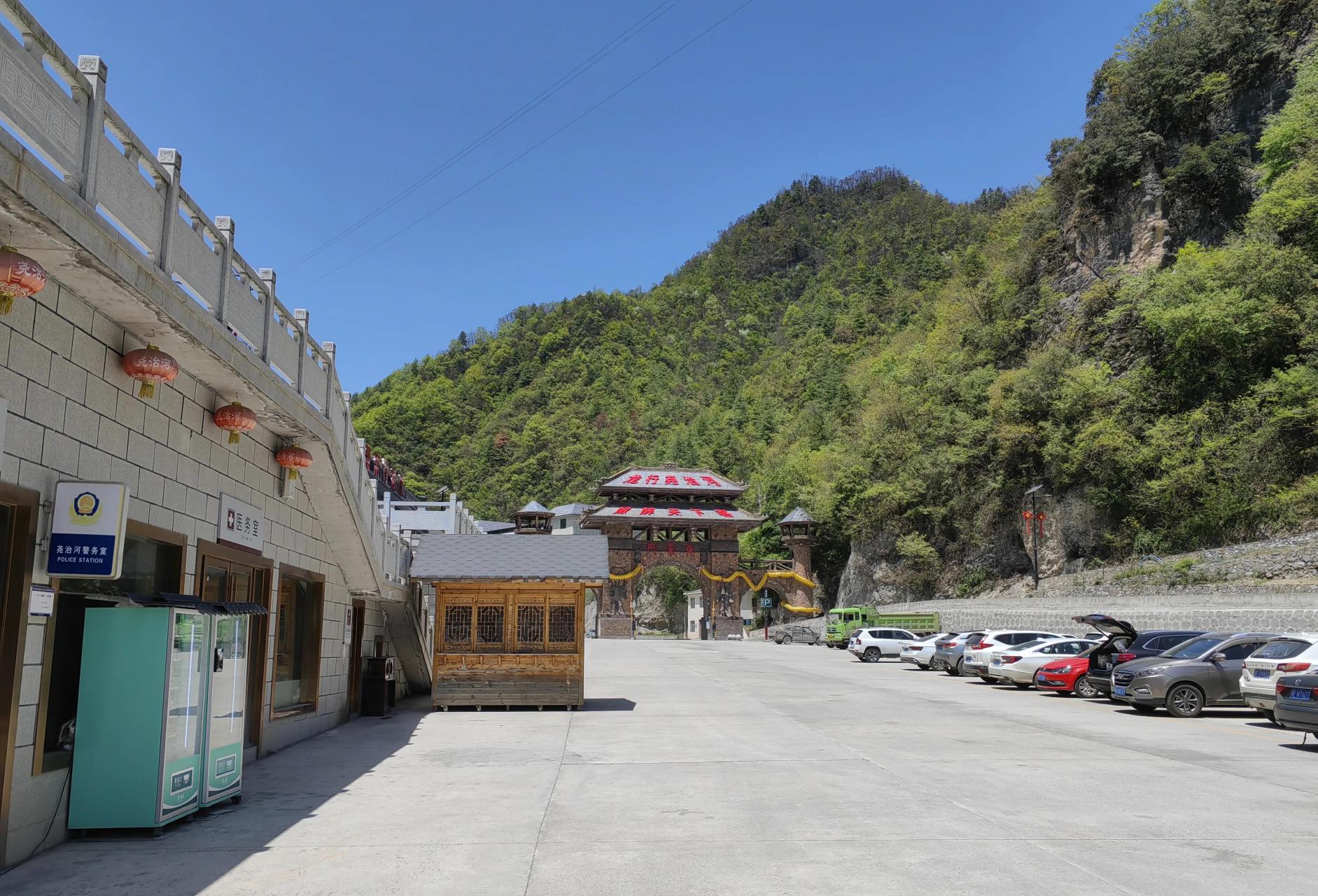 襄阳尧治河景区,五一假期人不多,景色也是很不错,就是中午吃饭有点坑,